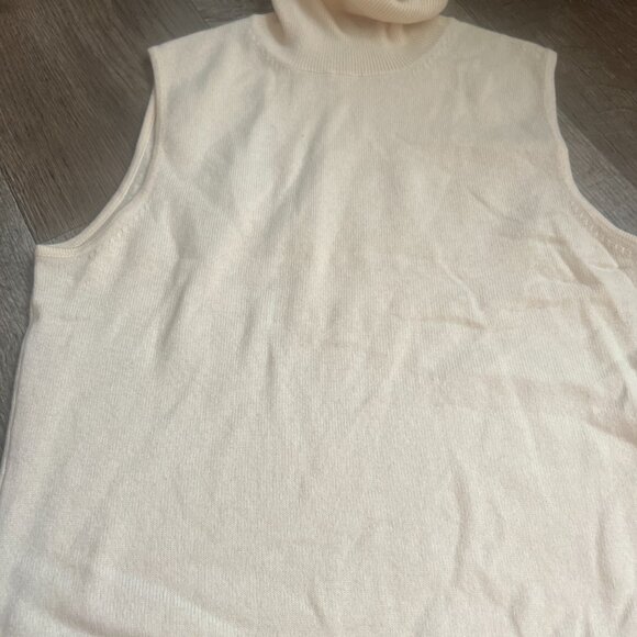 Saks Fifth Avenue cashmere top - Picture 6 of 7